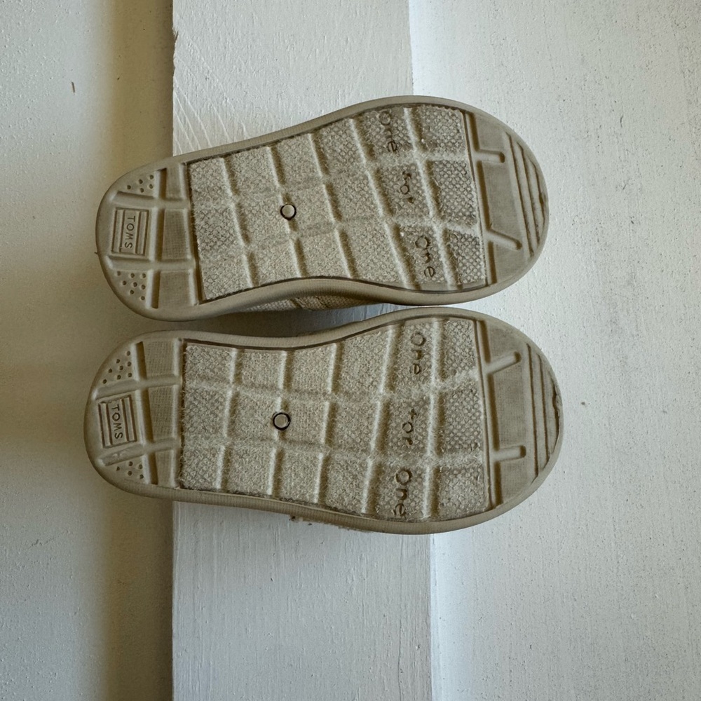 Toms Kids Shoes in Cream - Picture 3 of 3